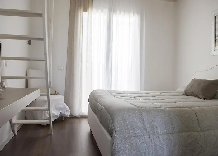 Home Suites Home